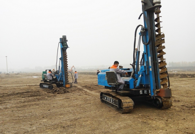 80餘台光伏樁(zhuang)機設備助力華能(néng)20MW光伏電站工程樁(zhuang)項目建設