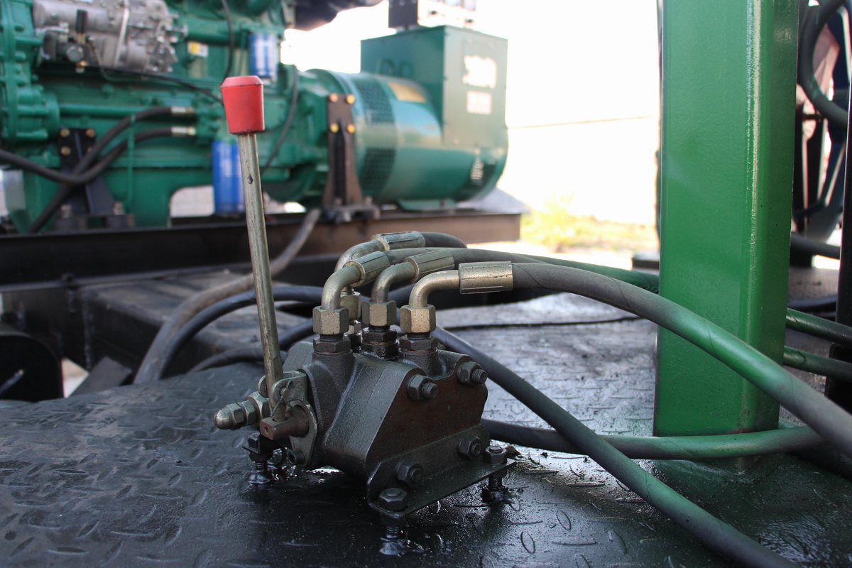 7寸(cun)鋼履帶反循環(huan)鑽機